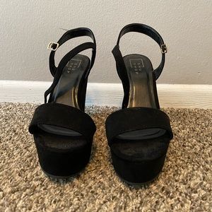 Shu shop black wedges